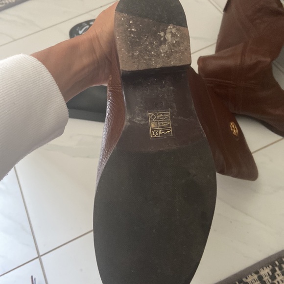 ToryBurch boot size 8 great condition - Picture 3 of 6